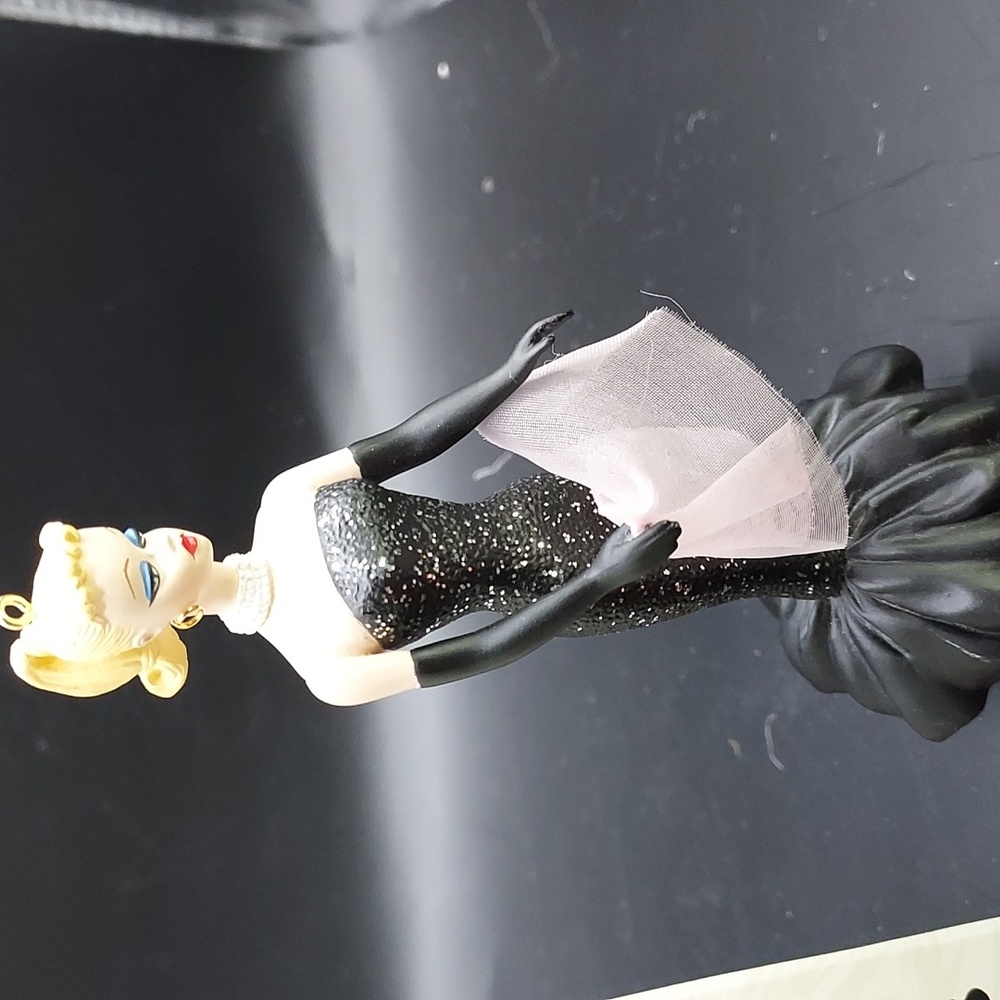Hallmark Barbie Ornament 1995